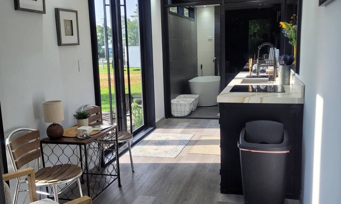 Lillian Casa | Unique Cooper's Luxury Bayview Container Home