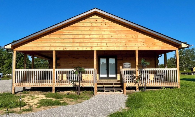 Crossville Cabina | Unique & Cozy Getaway Cabin king bed only 15min from Town