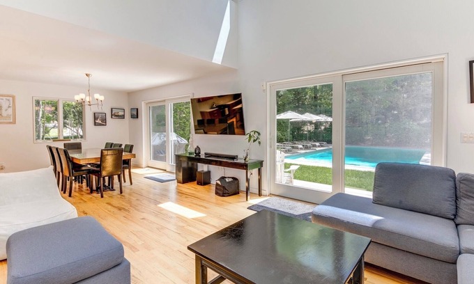 Village of East Hampton Casa | ESPECIAL SEMANA DIA DE TRABAJO! TAMBIÉN 16 DIAS DISPONIBLES 7/28 / 19--8 / 8/19!