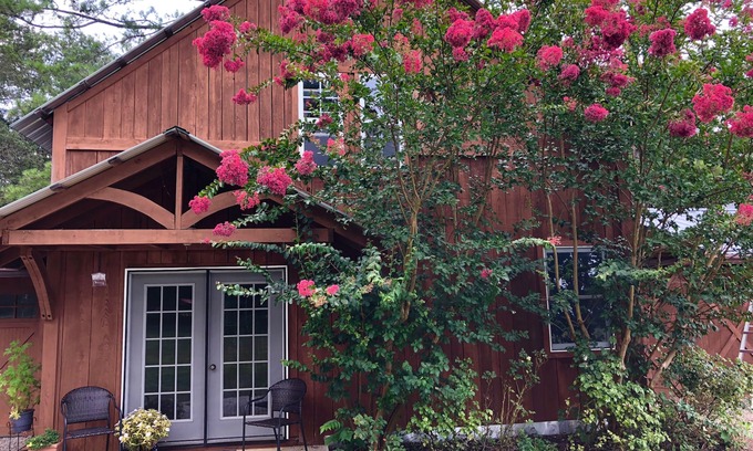 Chickamauga Casa | ¡Una casa de huéspedes única excava en la granja cerca de Chattanooga, TN y cabras!