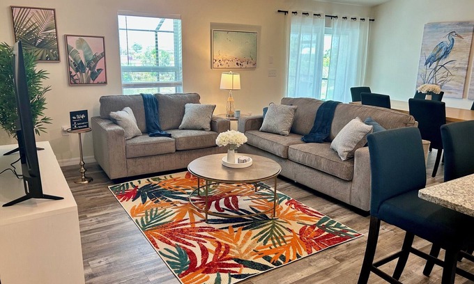 Diplomat Casa | "Unique Home with Heated Pool"