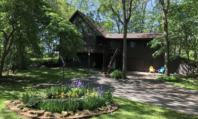 Pepin Casa | Único en la cabaña Woods, al borde del hermoso pueblo de Pepin, WI.
