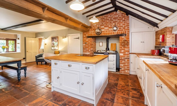 Wroxham Cabaña | Unique, Luxurious Thatched Cottage with private hot tub - in the heart of The Norfolk Broads