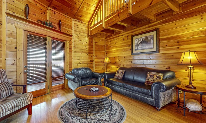 Sevierville Cabina | Cabina única con vista a la montaña con jacuzzi privado, terraza y hockey de aire