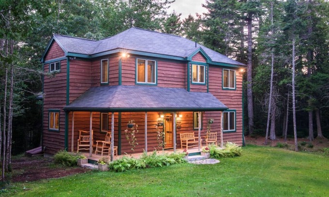 Mount Desert Casa | Nueva casa inspirada en la naturaleza única ubicada en el bosque junto al gran lago de Acadia