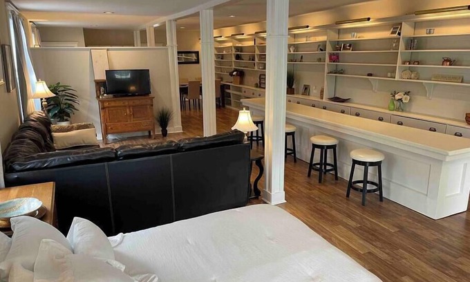 Mottville Apartamento | Unique Old General Store Studio in Skaneateles