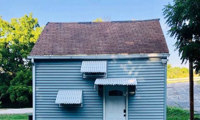 Shawnee Apartamento | Unique Tiny Home near Shawnee Mission Park