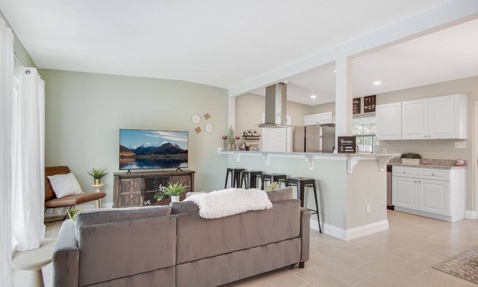 Florida Central Atlantic Coast Casa | Universal getaway/ 3 mins from universal studios