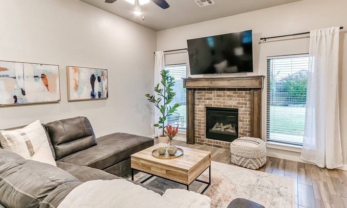 Wheatland Casa | Unleash Your Family’s Next Adventure: Stunning 4 Bed in Yukon!