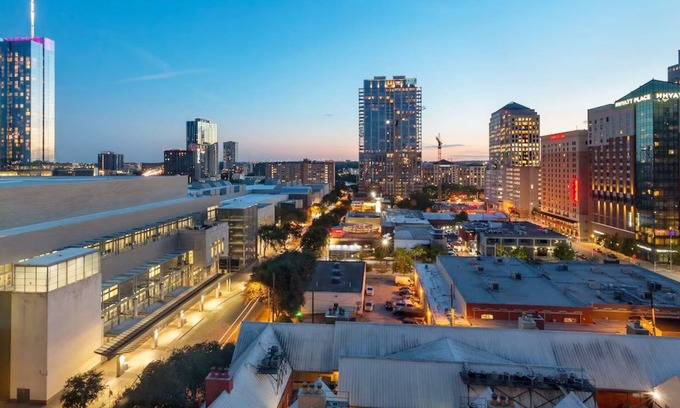 Waller Creek District Condominio | Unwind and Explore in the Heart of Austin
