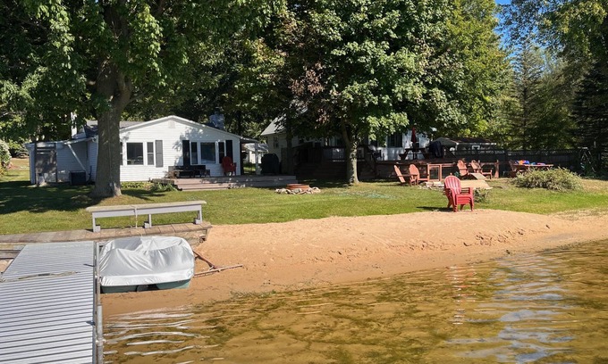 Gobles Cabaña | Unwind at the Stunning Fischer's Getaway Lakefront Cottage!