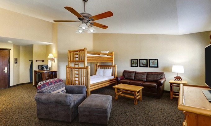 Columbia Hotel | Unwind in Rustic-Themed Suites in Columbia! Free Hot Breakfast, Pool!