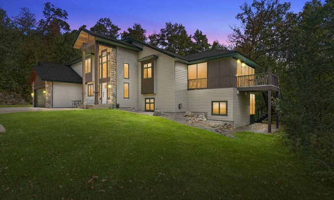 Breezy Point Apartamento | Unwind: Spacious Golf & Family Getaway w/ Hot Tub & Sauna