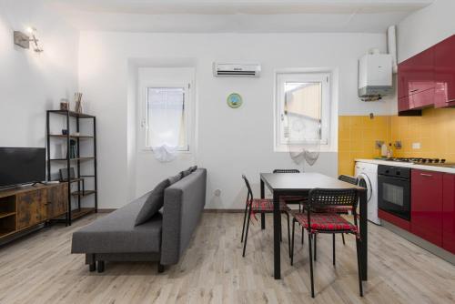 Isolotto Apartamento | UNYCA - Charming Cozy Retreat Florence