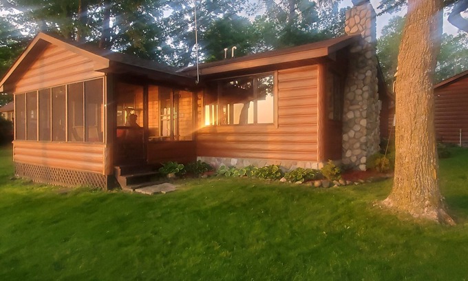 Isle Cabina | Up north style cabin on the shores of beautiful Mille Lacs Lake. Pet-friendly