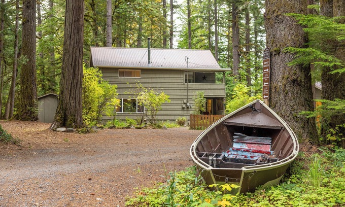 Blue River Casa | Up-River House on the McKenzie River