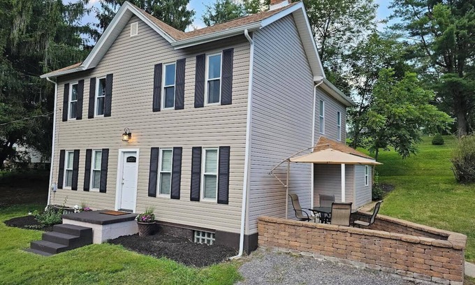 Sarver Casa | Updated 4BR, 3 BA Farmhouse w/Bonus Room – Walk to trails