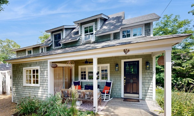 East Chop Casa | Updated house close to town and beach with patio, AC, and games