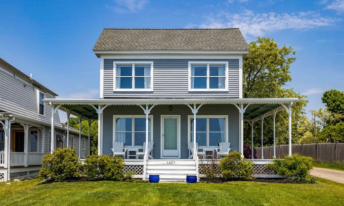 Rye Casa | Updated seaside home near the beach with grill, ocean & beach views, AC, porch