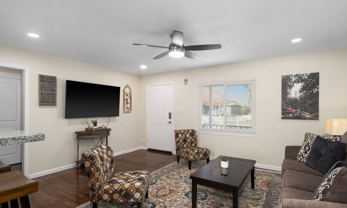 Fresno Casa | Upgraded 3B/2Bth w DinningR on Peaceful Street