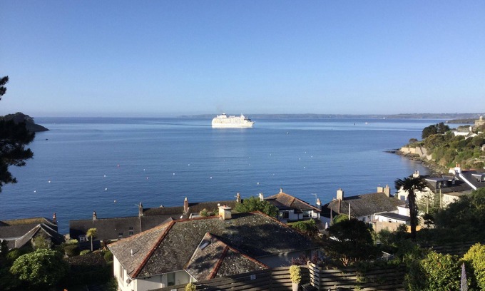 St. Mawes Cabaña | Upper Tresulian - an apartment that sleeps 4 guests in 2 bedrooms