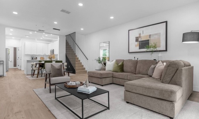Casselberry Casa | Upscale 3/2 Townhome | King Bed | Patio | Wifi