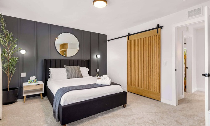 Dicken Casa | Upscale 3BR/2BA w/ Jacuzzi, Steps from Big House!