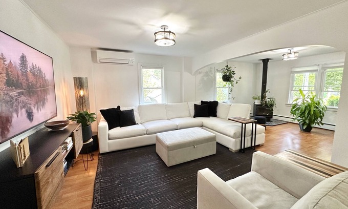Middlebury Casa | Upscale 4BR Cottage Walk to Middlebury College & Town Hot Tub Pet-Friendly