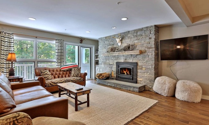Ludlow Casa | Upscale condo with modern touches just a ski home for lunch