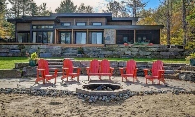 Muskoka Lakes Cabaña | Upscale cottage life at this Lake Muskoka 4 bedroom cottage