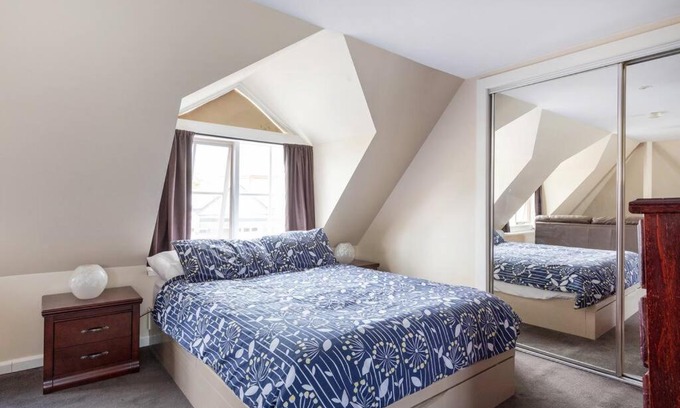 Flemington Apartamento | Upstairs Studio Apartment with street access