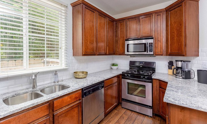 Govalle Apartamento | Upstay - 2-home Complex in Govalle for 18ppl
