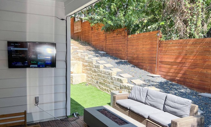 Rosewood Casa | Upstay - Eastside Home w Patio BBQ - Mins to DT