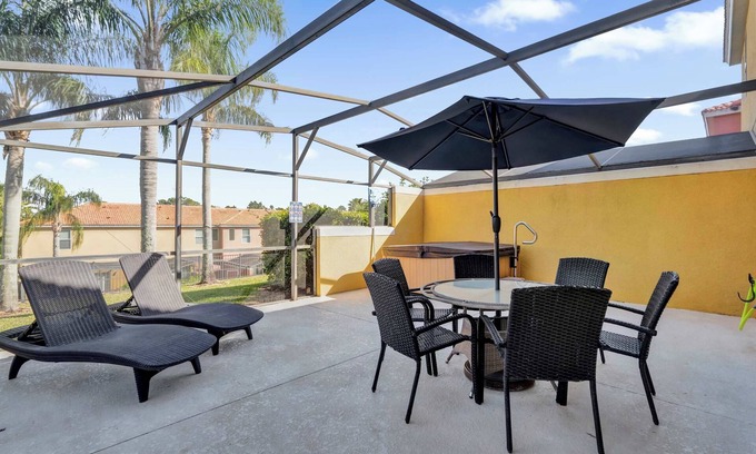 Sunset Lakes Casa | Upstay: Spacious 3BR Home w Resort Pool & Hot Tub