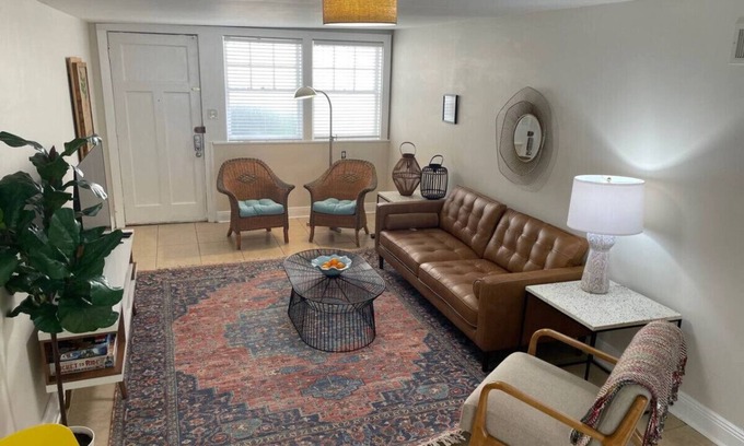 Audubon Casa | Uptown Beautiful Apt | Steps to Tulane/Loyla
