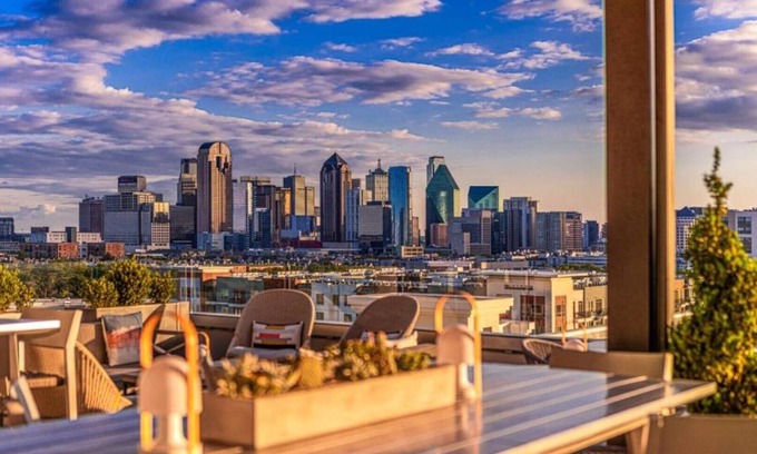 Cityplace Casa | Uptown Dallas stay with a rooftop lounge