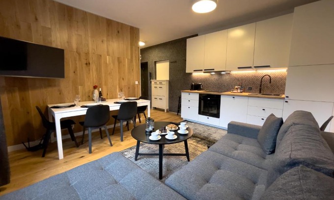 Chorzow Apartamento | URBAN APARTMENTS Premium No 3, FREE PRIVATE PARKING, Self CHECK-IN