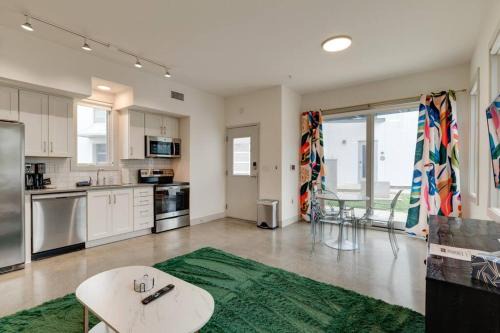 South Nashville Apartamento | Urban-Chic Condo 1mi to New SC Stadium!