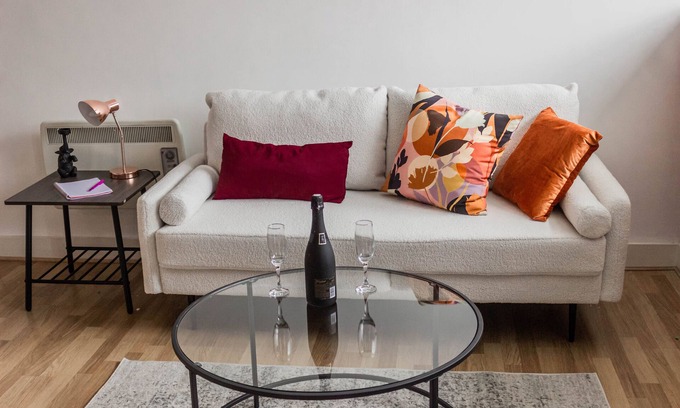 St. Thomas Apartamento | Urban Comfort: Stylish 2-Bed Apartment
