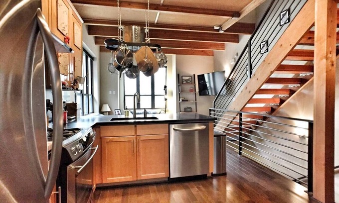 Green Lake Casa | Urban Green Lake Gem – Modern 2BR Retreat | Block to Lake + Easy FIFA Access