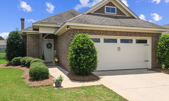 Mount Meigs Casa | Urban Oasis