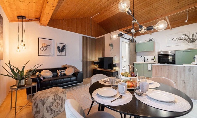 Bruckmuehl Apartamento | "urlaub zum Wohlfühlen..." Modern Eingerichtete Ferienwohnung mit Gartenbereich!