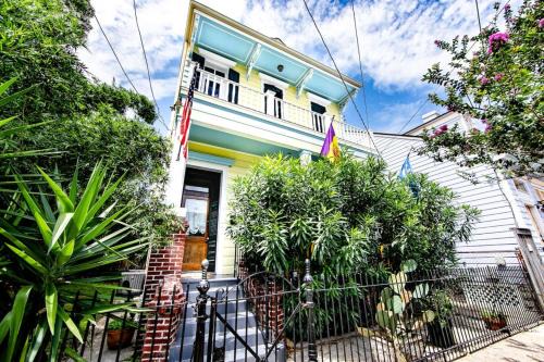 Treme Casa | Ursulines Historic Creole Mansion Steps to QTR Historic Getaways W Pool