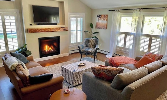 Waterbury Casa | Clean, perfect home a mile from historic Waterbury