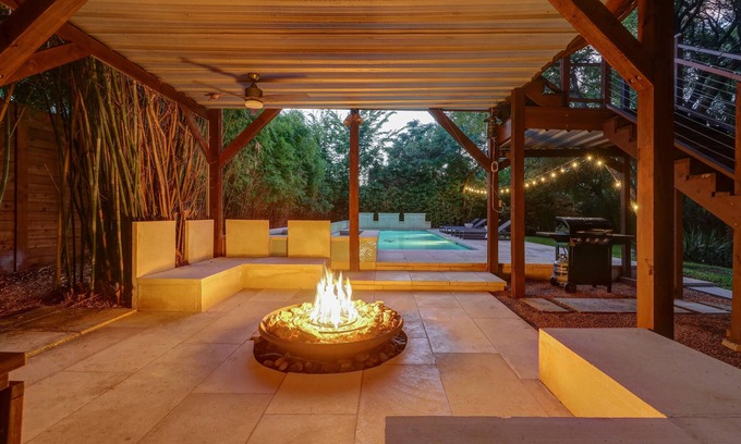 Austin Casa | UT Football Fave - Fire Pit, Hot Tub, Pool, More!