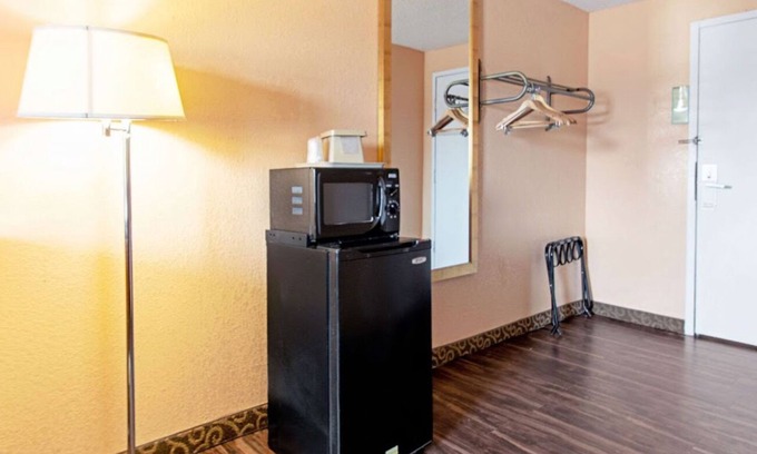Utica Hotel | Utica Stay Inn