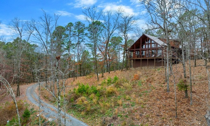 Broken Bow Cabina | Vacana Mtn View Gorgeous Views, Hot Tub, Hiking Nearby