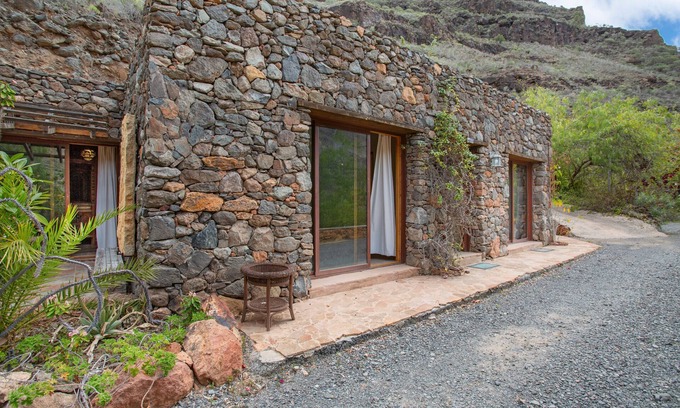 San Bartolome de Tirajana Apartamento | Apartamento de vacaciones 'La Reunión' con piscina compartida, terraza compartida y Wi-Fi