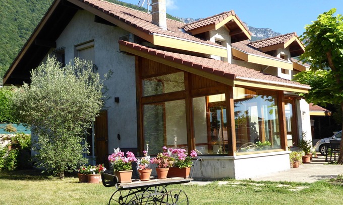 Saint-Vincent-de-Mercuze Casa | Vacation home rental in the mountains. Dogs welcome.