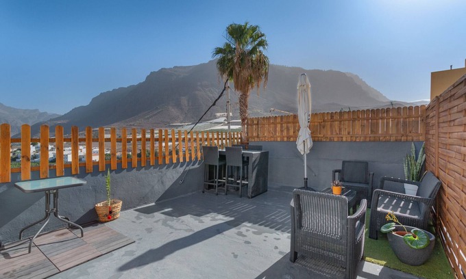 La Aldea de San Nicolas Casa | Casa Vacacional 'La Casa De Yakelin' con Vista a la Montaña, Terraza Privada y Wi-Fi